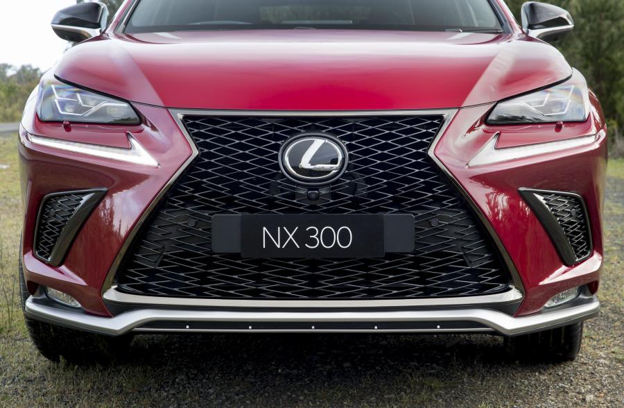 Детали экстерьера Lexus NX300 F-Sport 2017 года  (AU) (фото 6 из 19)